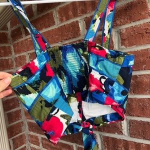 🌸Vibrant floral crop top🌼